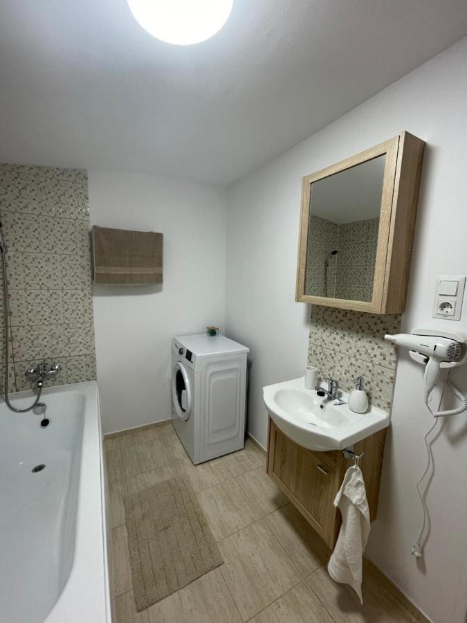 Jokai Apartments Nr7, Code Entry Sfântu-Gheorghe Eksteriør bilde